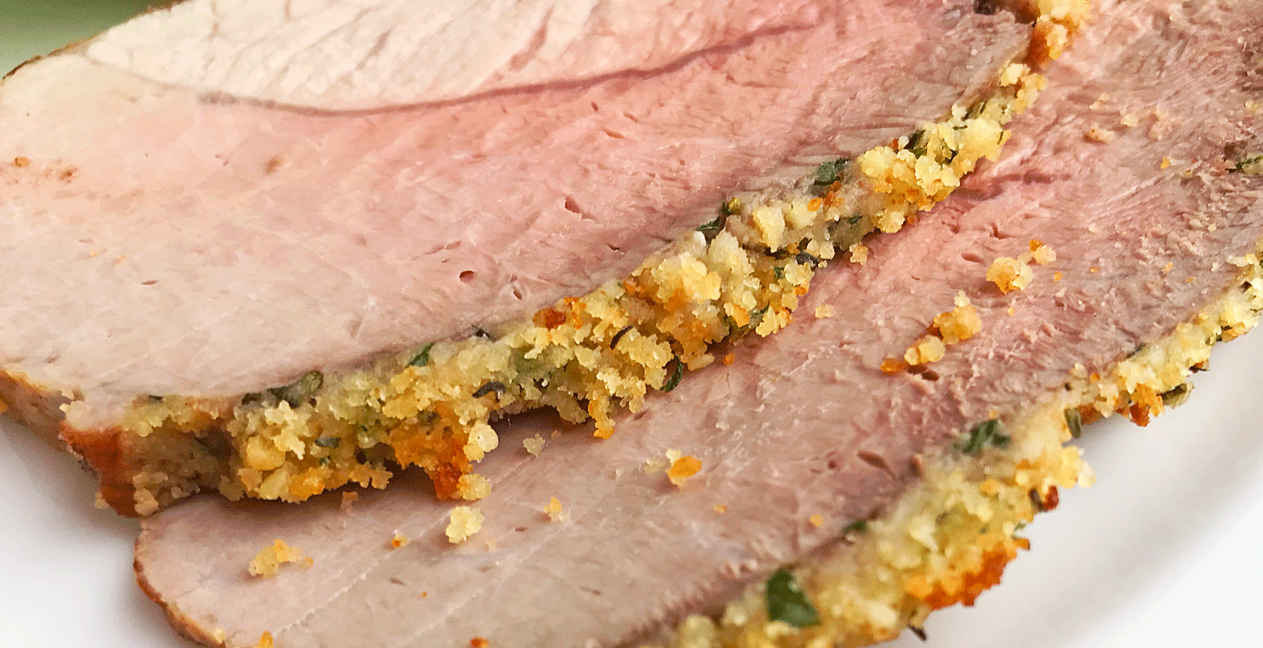 Kalter Schweinebraten mit Kräuterkruste und Aprikosen-Chutney